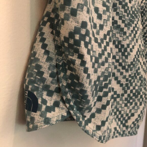 The North Face drawstring shorts w/ zippered pocket sz L - Picture 7 of 14